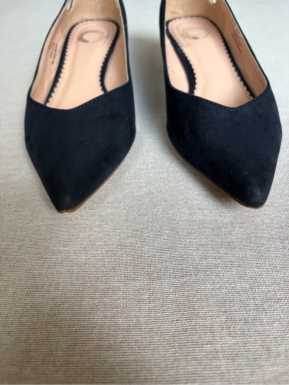 Journee Collection navy Goldie retro kitten heel pumps size 6 - Picture 7 of 14